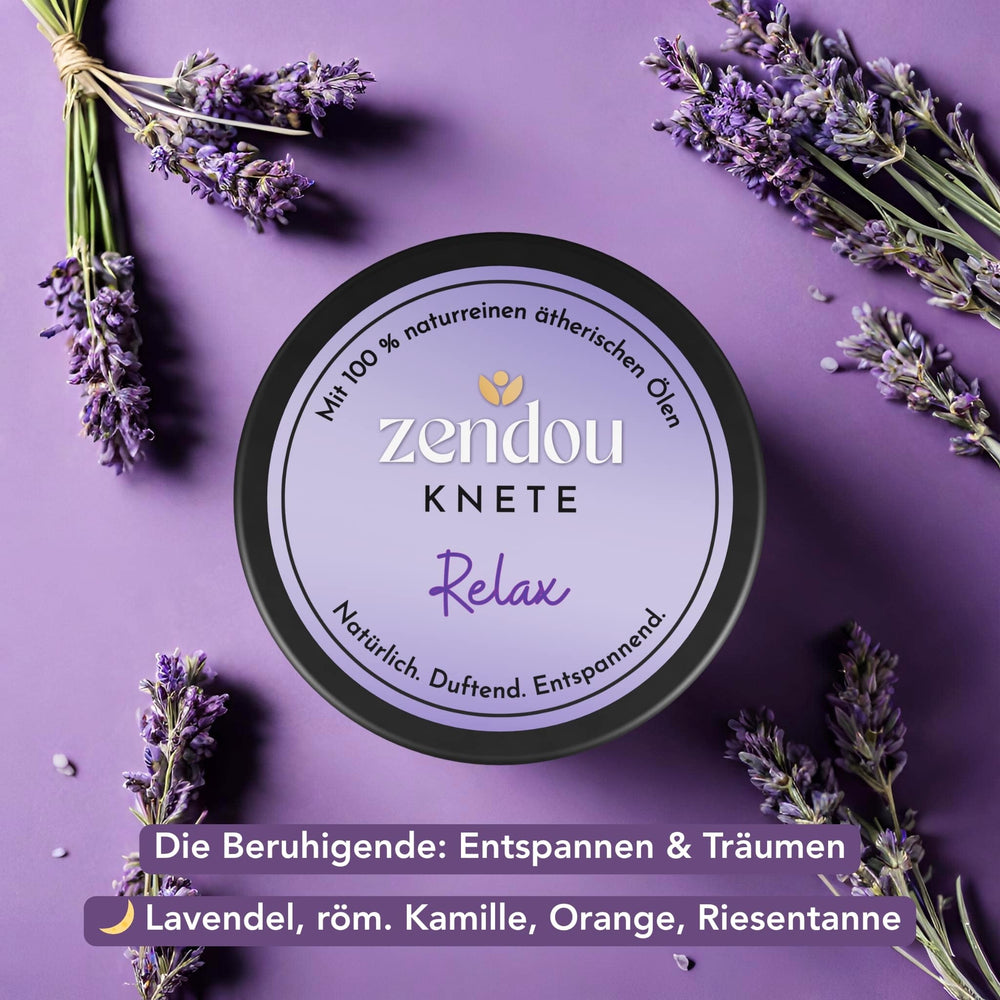 Zendou Duftknete Relax umgeben von violetten Lavendlblüten - beruhigend und entspannend.